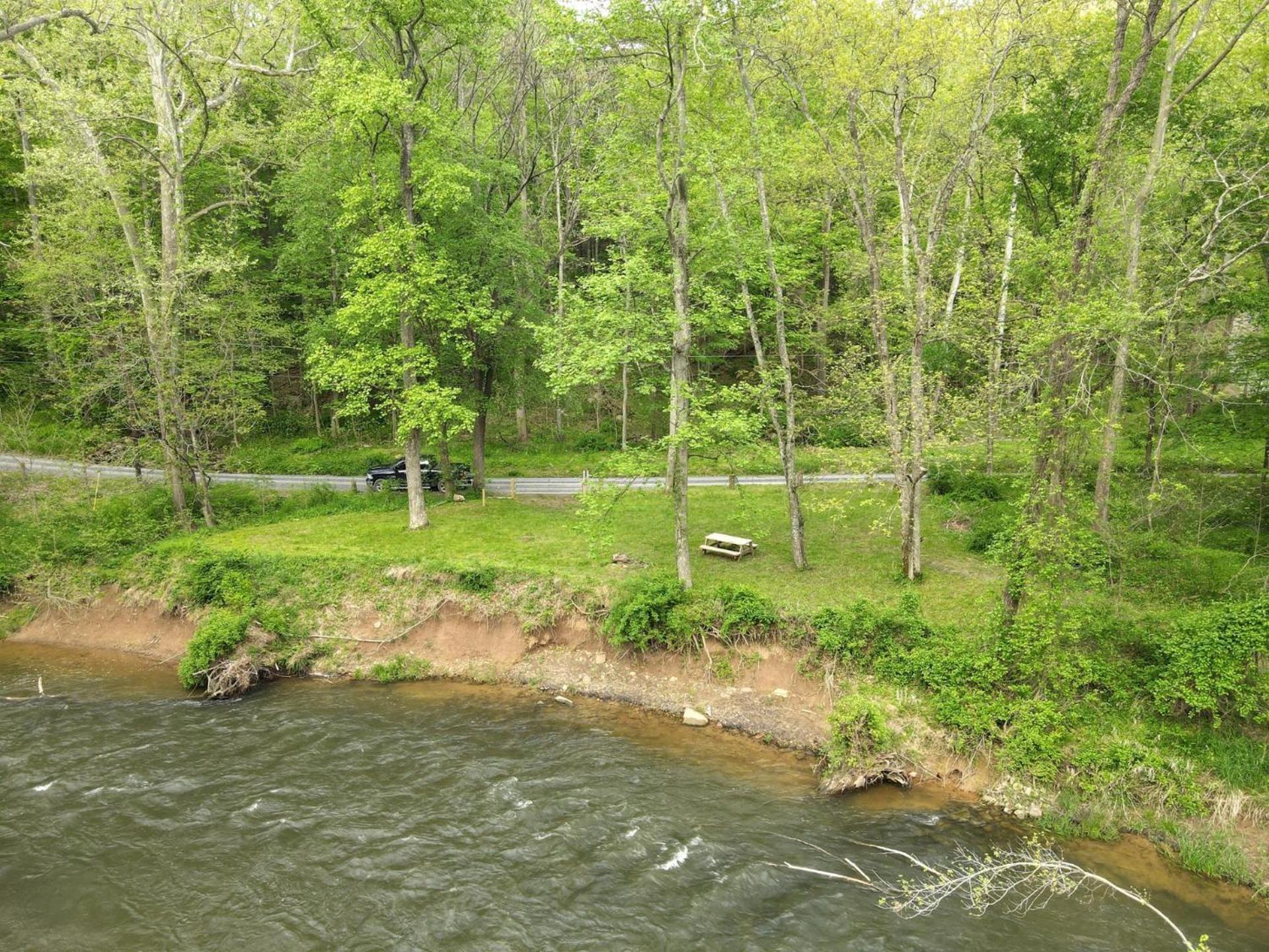 River Walk Cottage - Hot Tub - Pet Friendly - Swing - Screen Porch - River Access - Fire Pit - Wifi - Grill - Deck - King Bed Great Cacapon Exterior foto