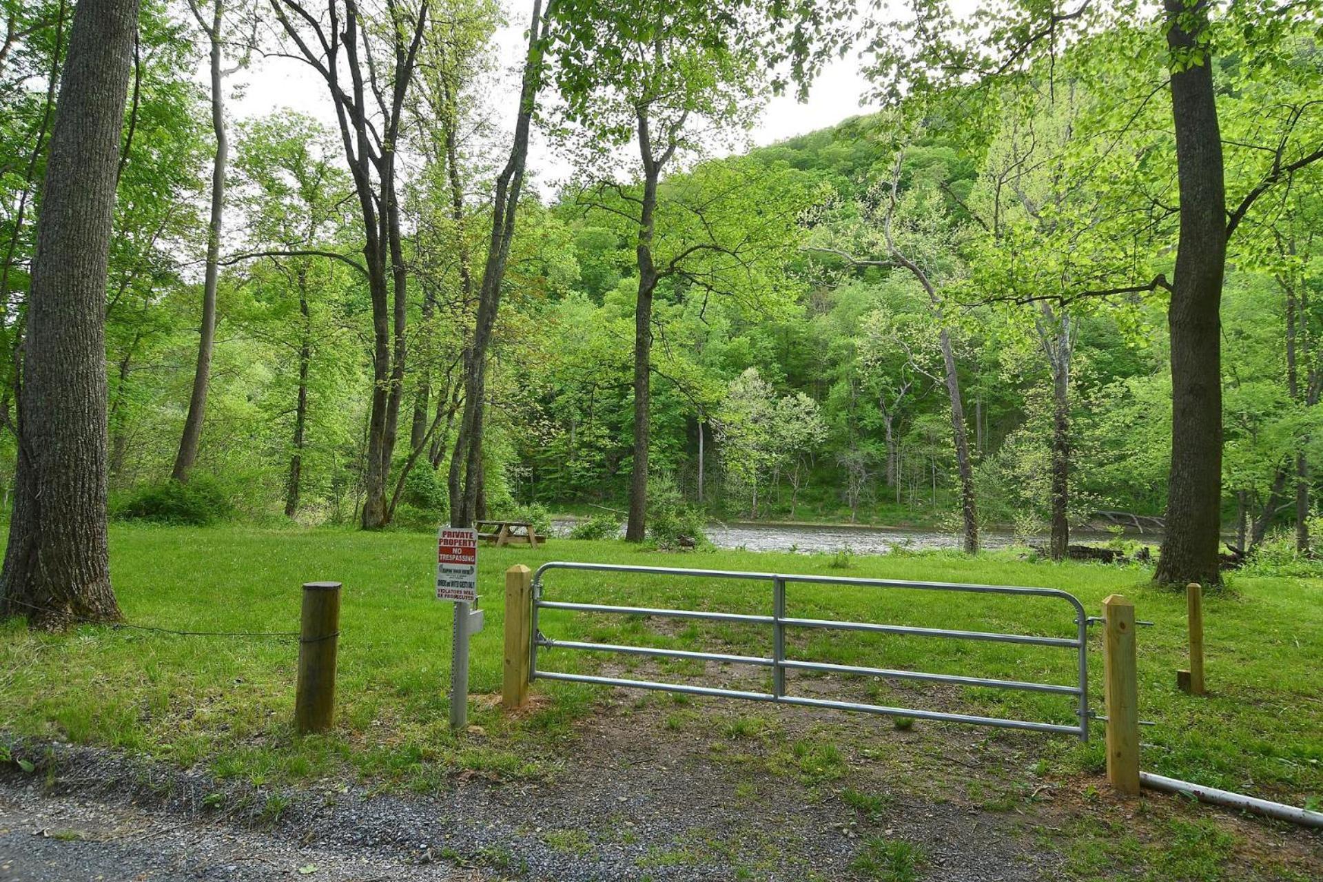 River Walk Cottage - Hot Tub - Pet Friendly - Swing - Screen Porch - River Access - Fire Pit - Wifi - Grill - Deck - King Bed Great Cacapon Exterior foto