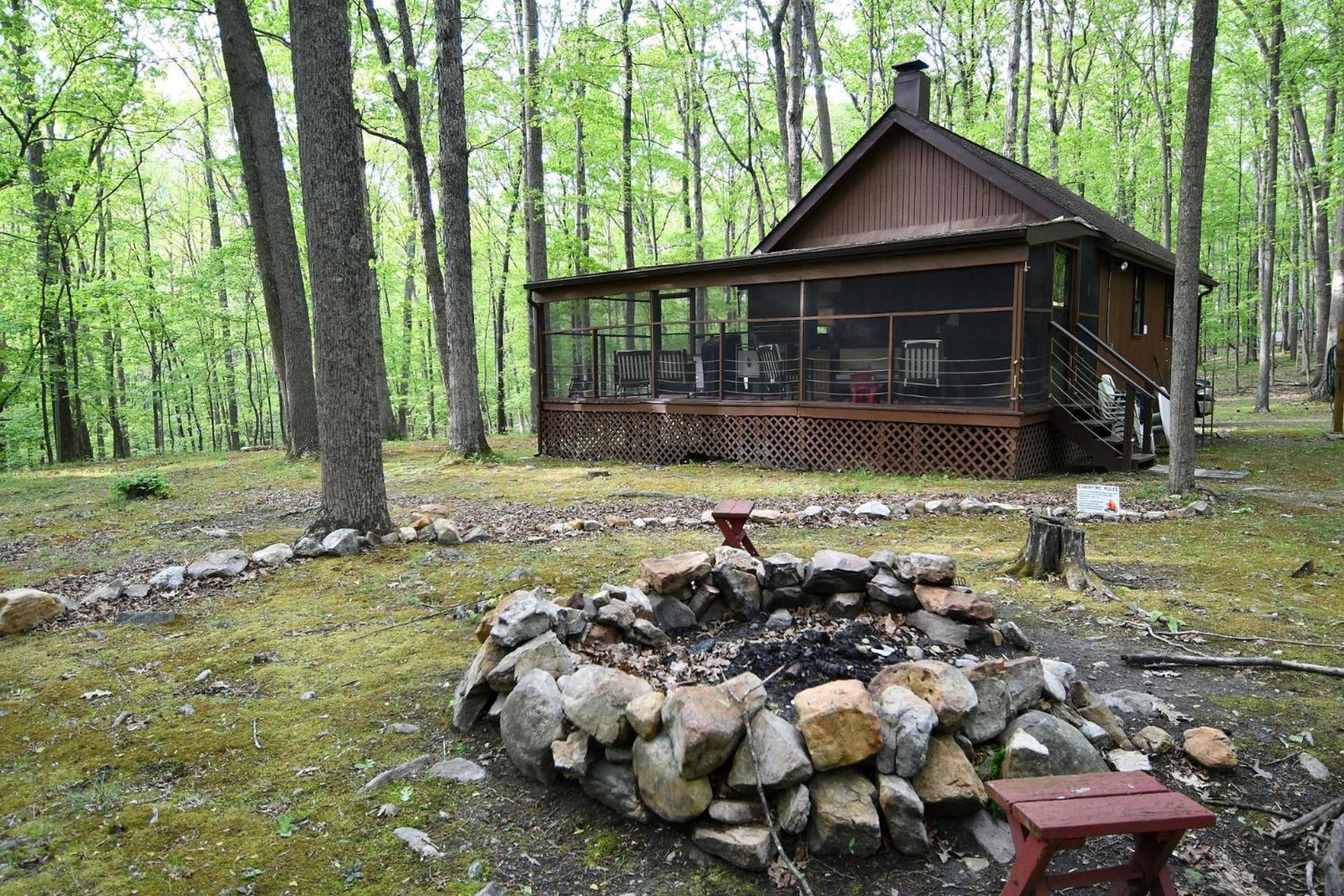 River Walk Cottage - Hot Tub - Pet Friendly - Swing - Screen Porch - River Access - Fire Pit - Wifi - Grill - Deck - King Bed Great Cacapon Exterior foto