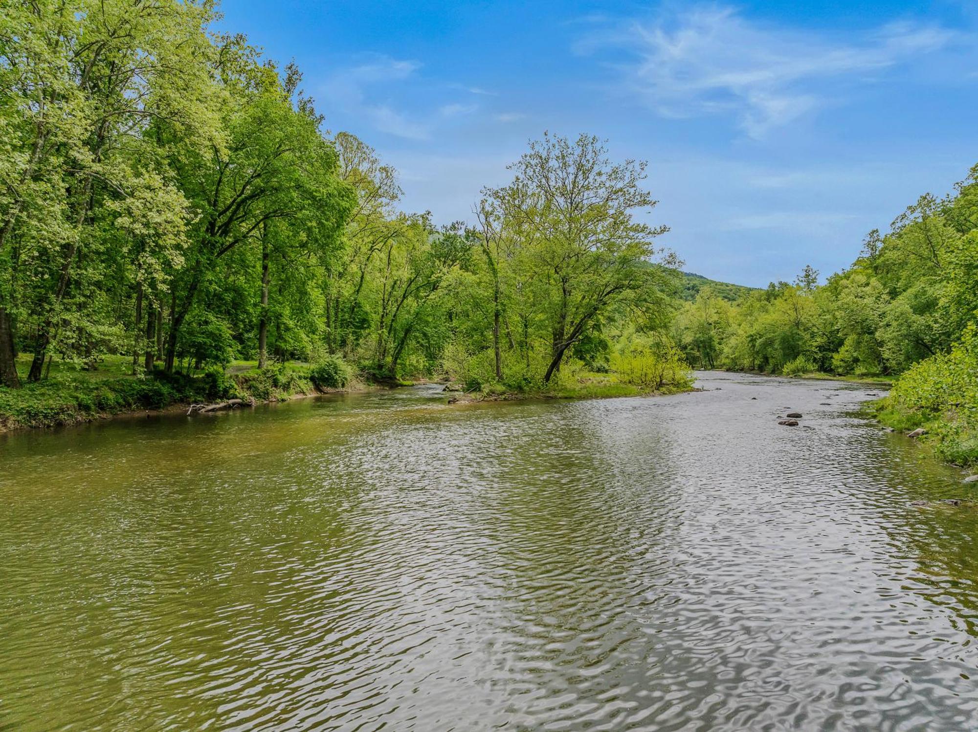 River Walk Cottage - Hot Tub - Pet Friendly - Swing - Screen Porch - River Access - Fire Pit - Wifi - Grill - Deck - King Bed Great Cacapon Exterior foto