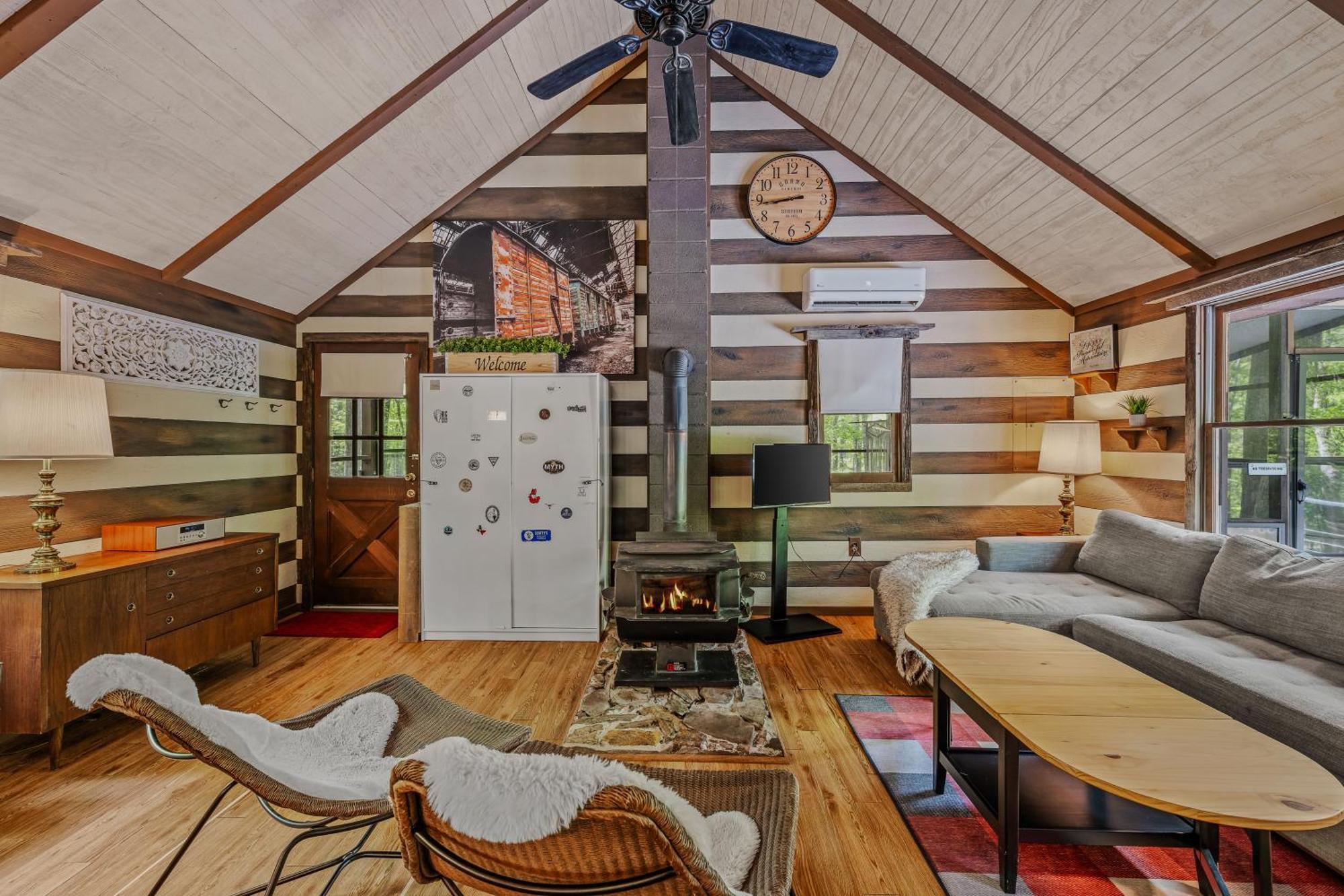 River Walk Cottage - Hot Tub - Pet Friendly - Swing - Screen Porch - River Access - Fire Pit - Wifi - Grill - Deck - King Bed Great Cacapon Exterior foto