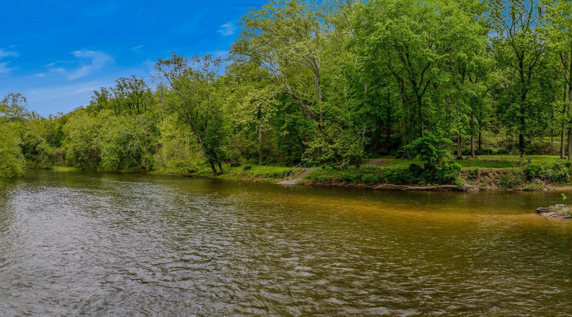 River Walk Cottage - Hot Tub - Pet Friendly - Swing - Screen Porch - River Access - Fire Pit - Wifi - Grill - Deck - King Bed Great Cacapon Exterior foto