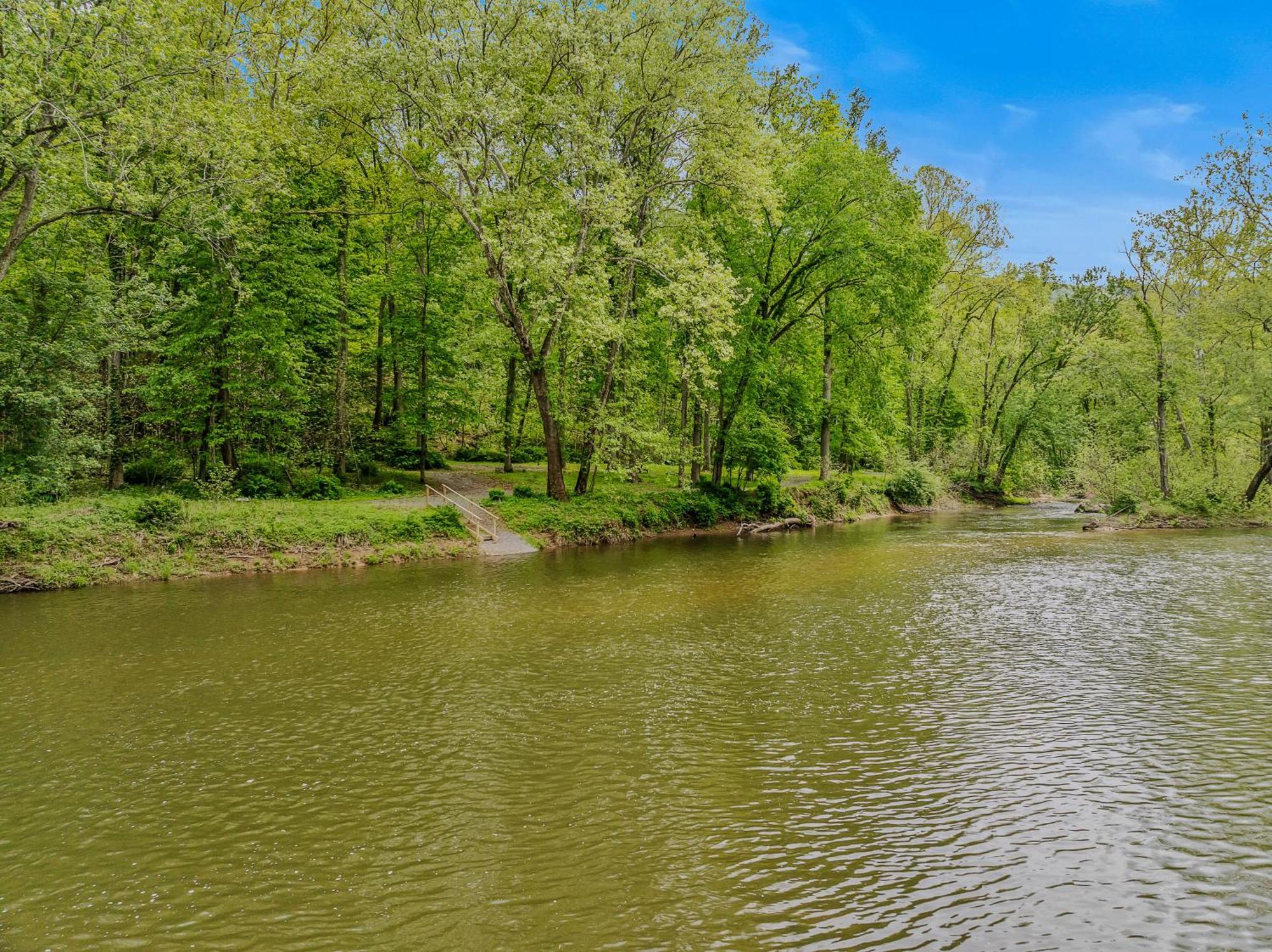 River Walk Cottage - Hot Tub - Pet Friendly - Swing - Screen Porch - River Access - Fire Pit - Wifi - Grill - Deck - King Bed Great Cacapon Exterior foto