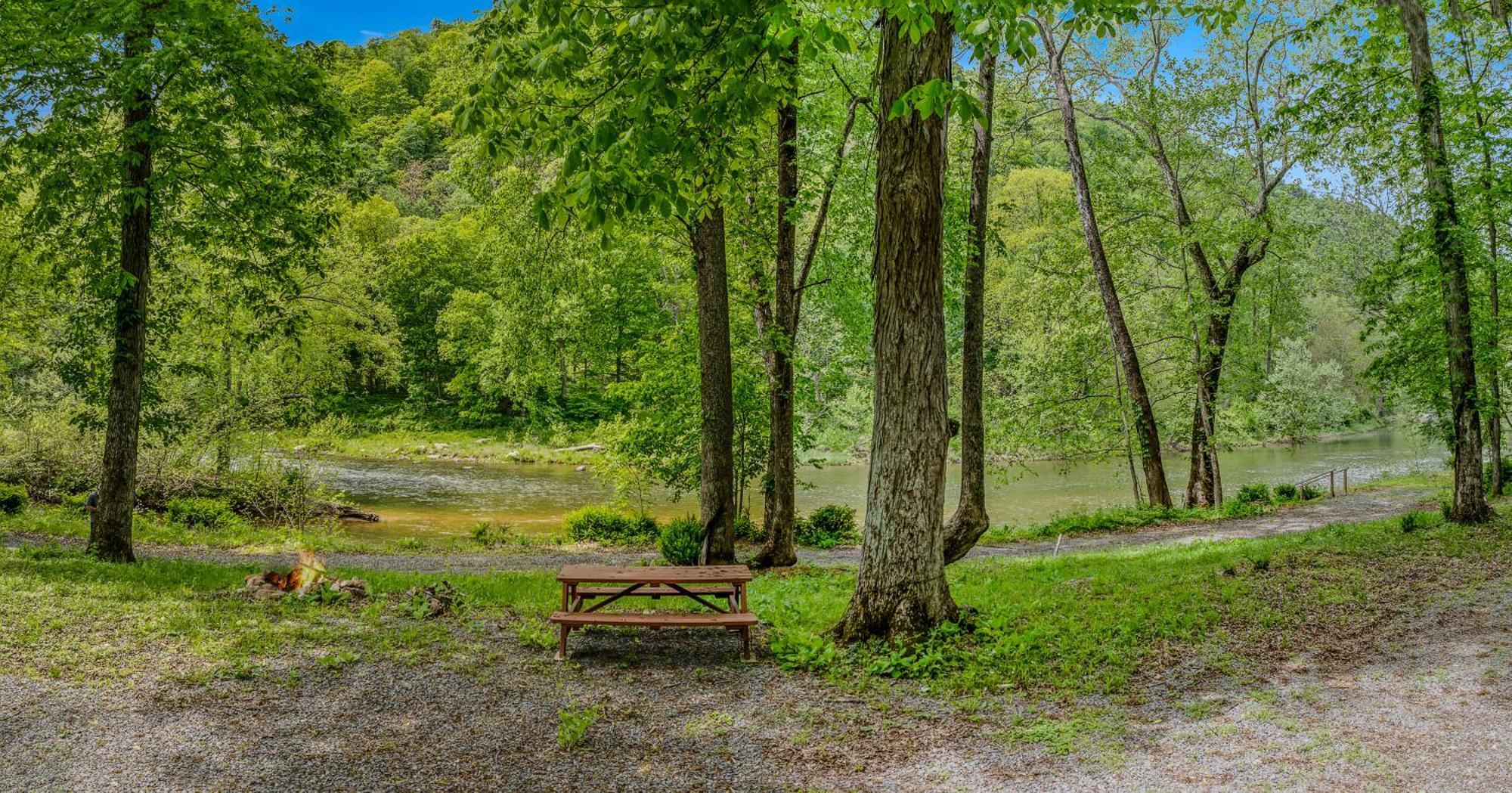 River Walk Cottage - Hot Tub - Pet Friendly - Swing - Screen Porch - River Access - Fire Pit - Wifi - Grill - Deck - King Bed Great Cacapon Exterior foto