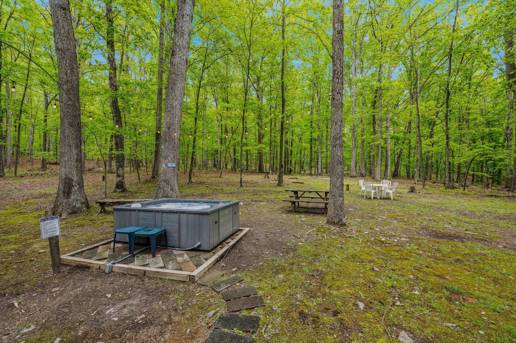 River Walk Cottage - Hot Tub - Pet Friendly - Swing - Screen Porch - River Access - Fire Pit - Wifi - Grill - Deck - King Bed Great Cacapon Exterior foto